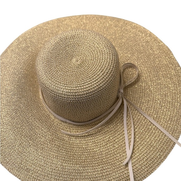 Elegant Tan Wide-Brimmed Sun Hat with Golden Hints - Picture 4 of 10